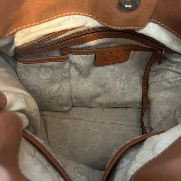 Michael Kors Handbag. Preowned. Saddle Brown. Leather. - Picture 4 of 5